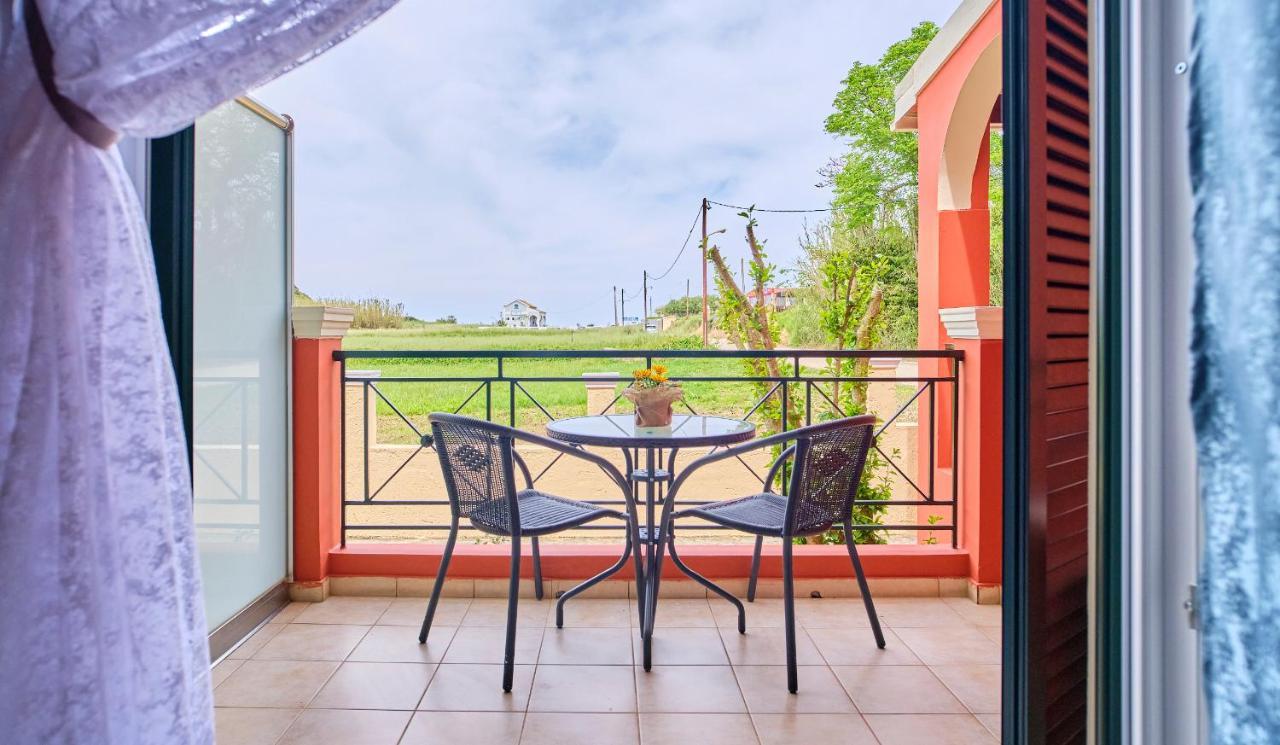Logas Beach Studios Peroulades  Ngoại thất bức ảnh