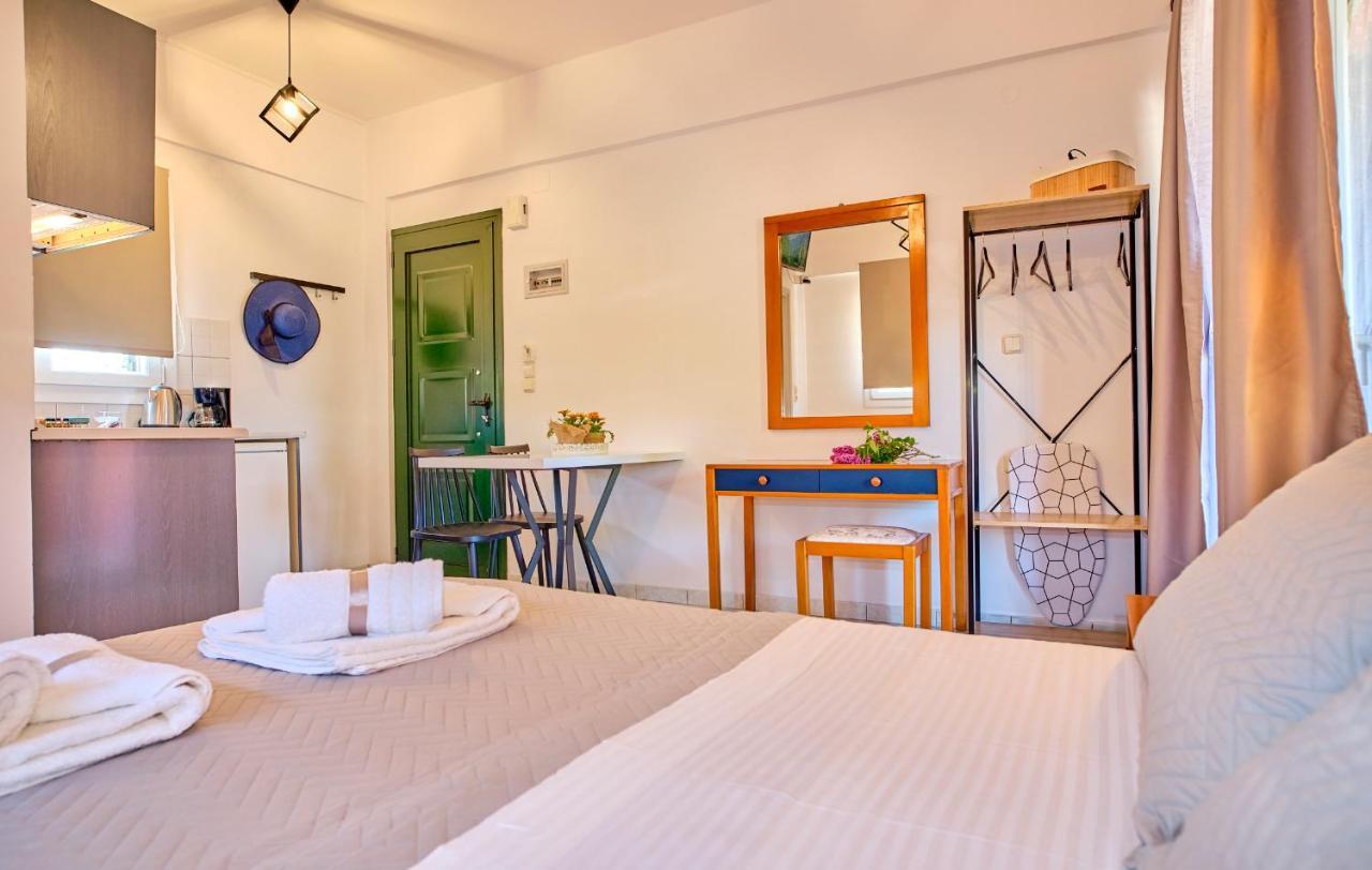 Logas Beach Studios Peroulades  Ngoại thất bức ảnh