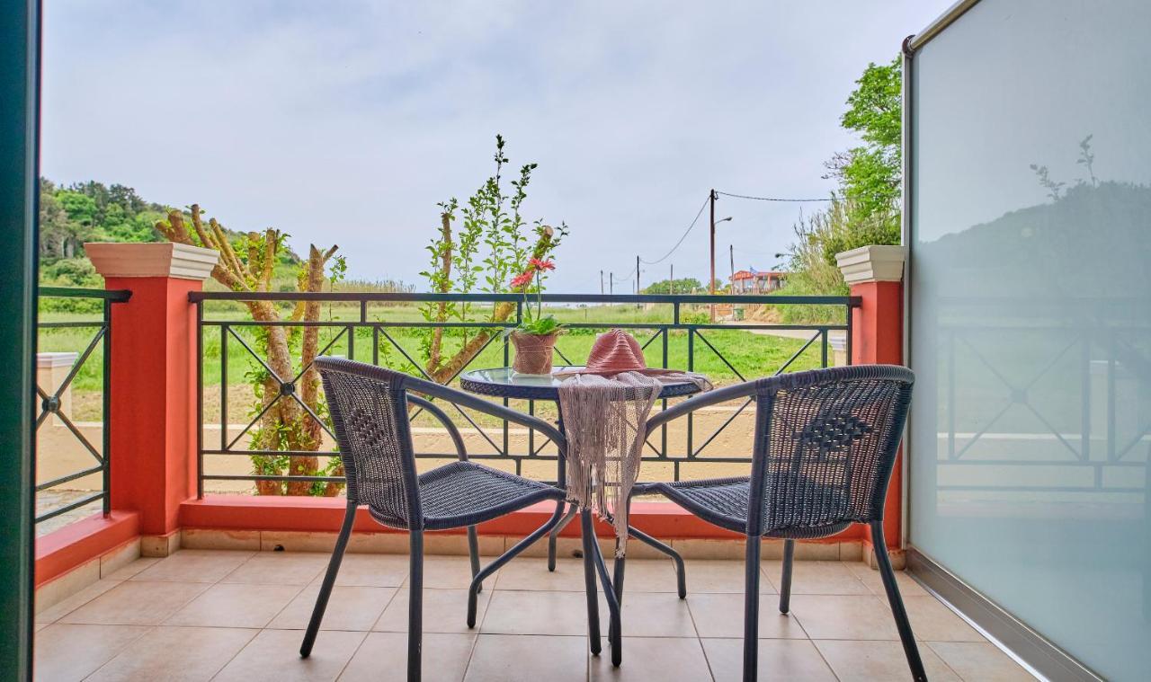 Logas Beach Studios Peroulades  Ngoại thất bức ảnh
