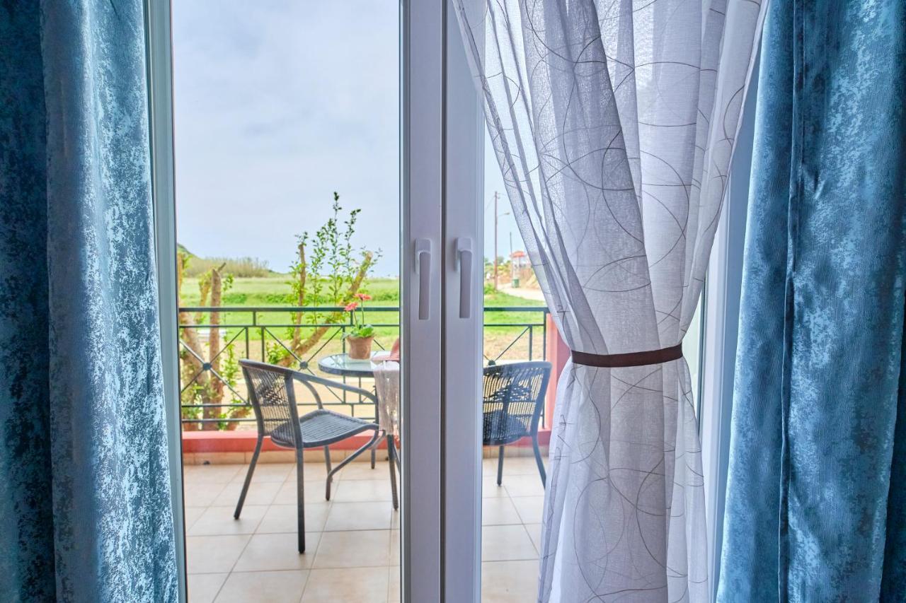 Logas Beach Studios Peroulades  Ngoại thất bức ảnh